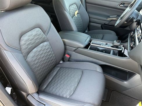 New 2025 Nissan Pathfinder SV image 10