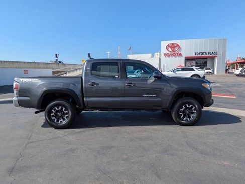Certified 2022 Toyota Tacoma TRD Off-Road image 5