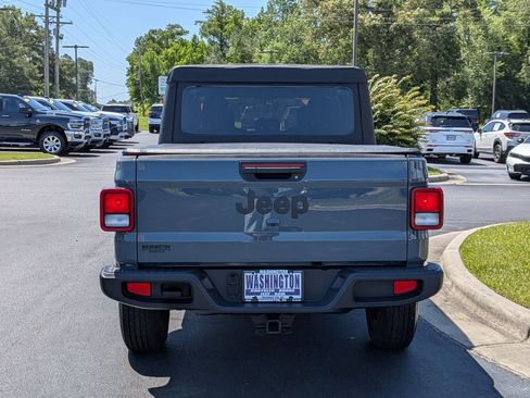 Used 2025 Jeep Gladiator Sport AWD/4WD image 6