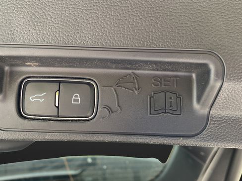 Used 2020 Ford Explorer XLT w/ Equipment Group 202A AWD/4WD image 30