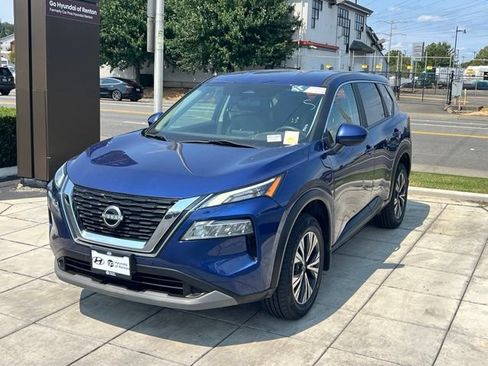 Used 2023 Nissan Rogue SV FWD image 3