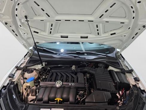 Used 2018 Volkswagen Passat 3.6 FWD image 38