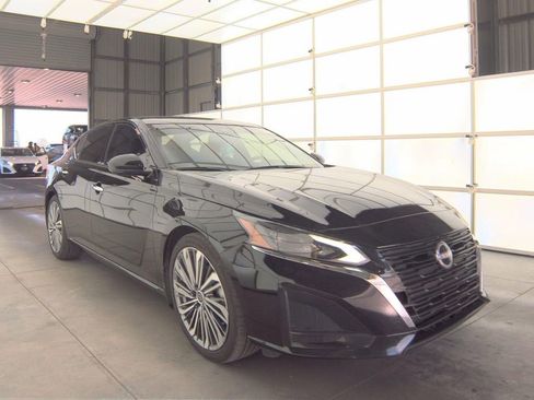 Used 2025 Nissan Altima 2.5 SL FWD image 3