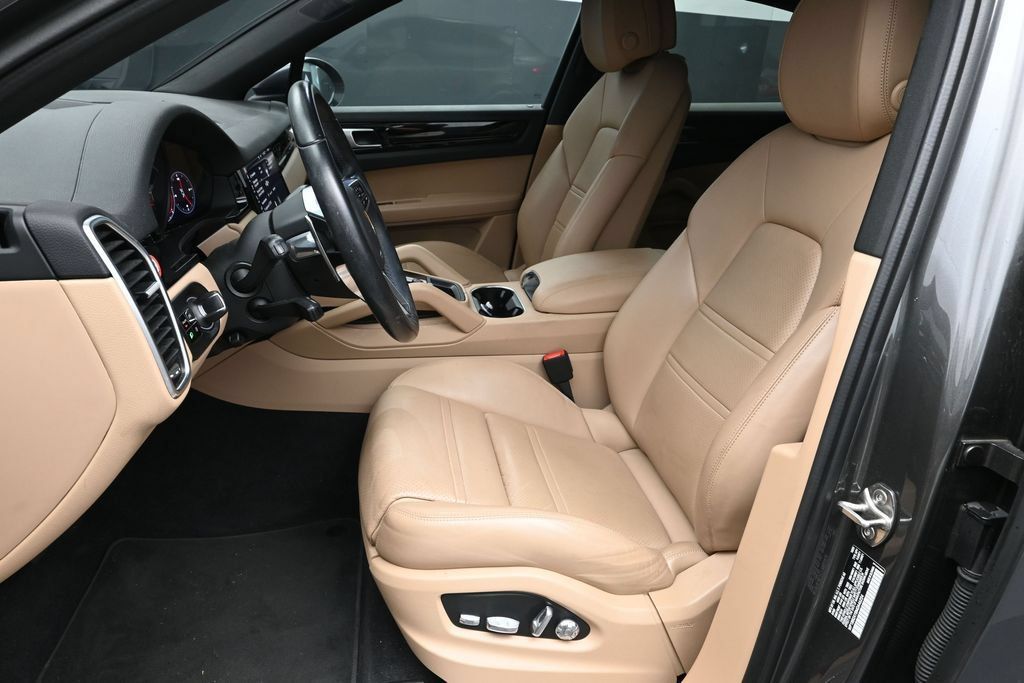 Certified 2021 Porsche Cayenne S AWD/4WD image 5