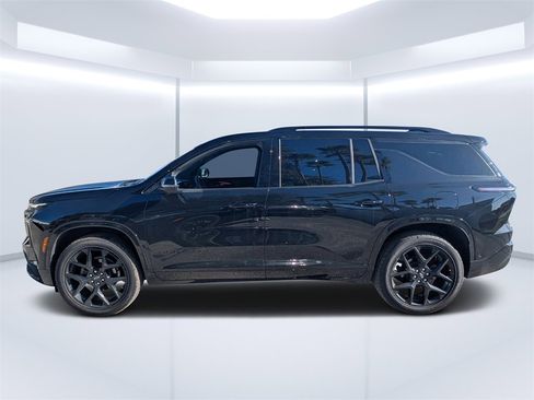 Used 2025 Chevrolet Traverse RS w/ LPO, Floor Liner Package image 6