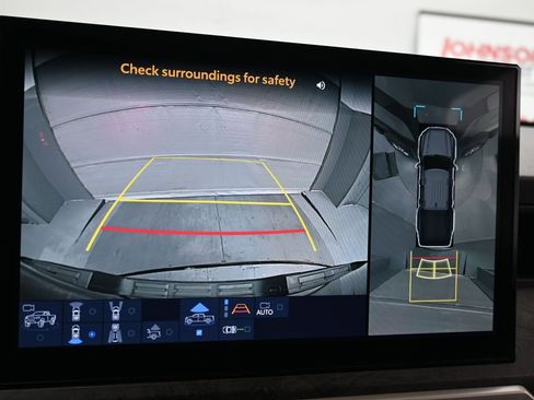 Used 2024 Toyota Tacoma Limited w/ Limited Package (LT) image 18