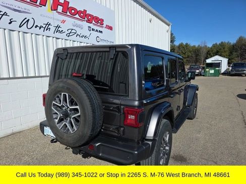 Used 2025 Jeep Wrangler Unlimited Sahara image 11