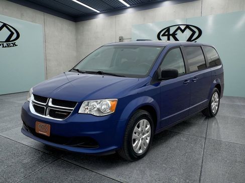 Used 2018 Dodge Grand Caravan SE w/ UConnect Hands-Free Group FWD image 7