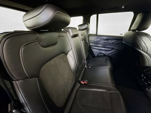 Used 2023 Jeep Grand Cherokee Altitude AWD/4WD image 26