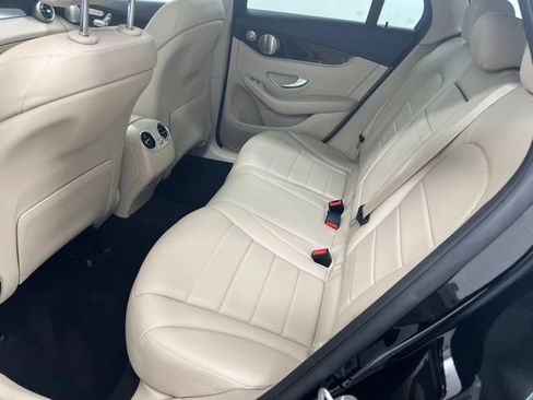 Used 2021 Mercedes-Benz GLC 300 4MATIC image 11