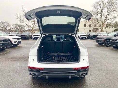 Used 2023 Audi SQ5 Prestige image 11