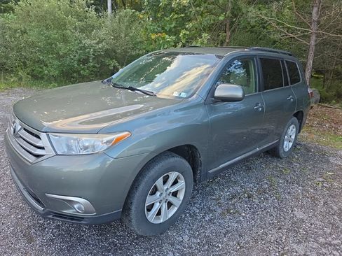 Used 2013 Toyota Highlander Plus AWD/4WD image 3