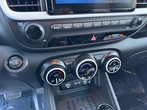 Used 2024 Hyundai Venue Limited image 28