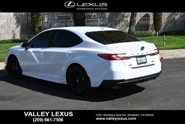 Used 2025 Toyota Camry SE FWD image 4
