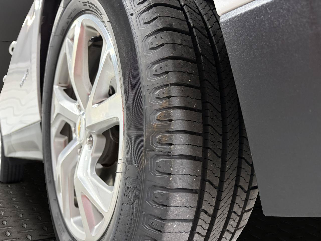 Used 2019 Chevrolet Equinox LT AWD/4WD image 28