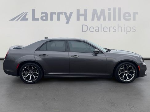 Used 2018 Chrysler 300 S w/ 300S Premium Group image 6