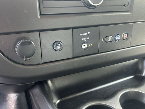 Used 2018 Chevrolet Express 2500 RWD image 24