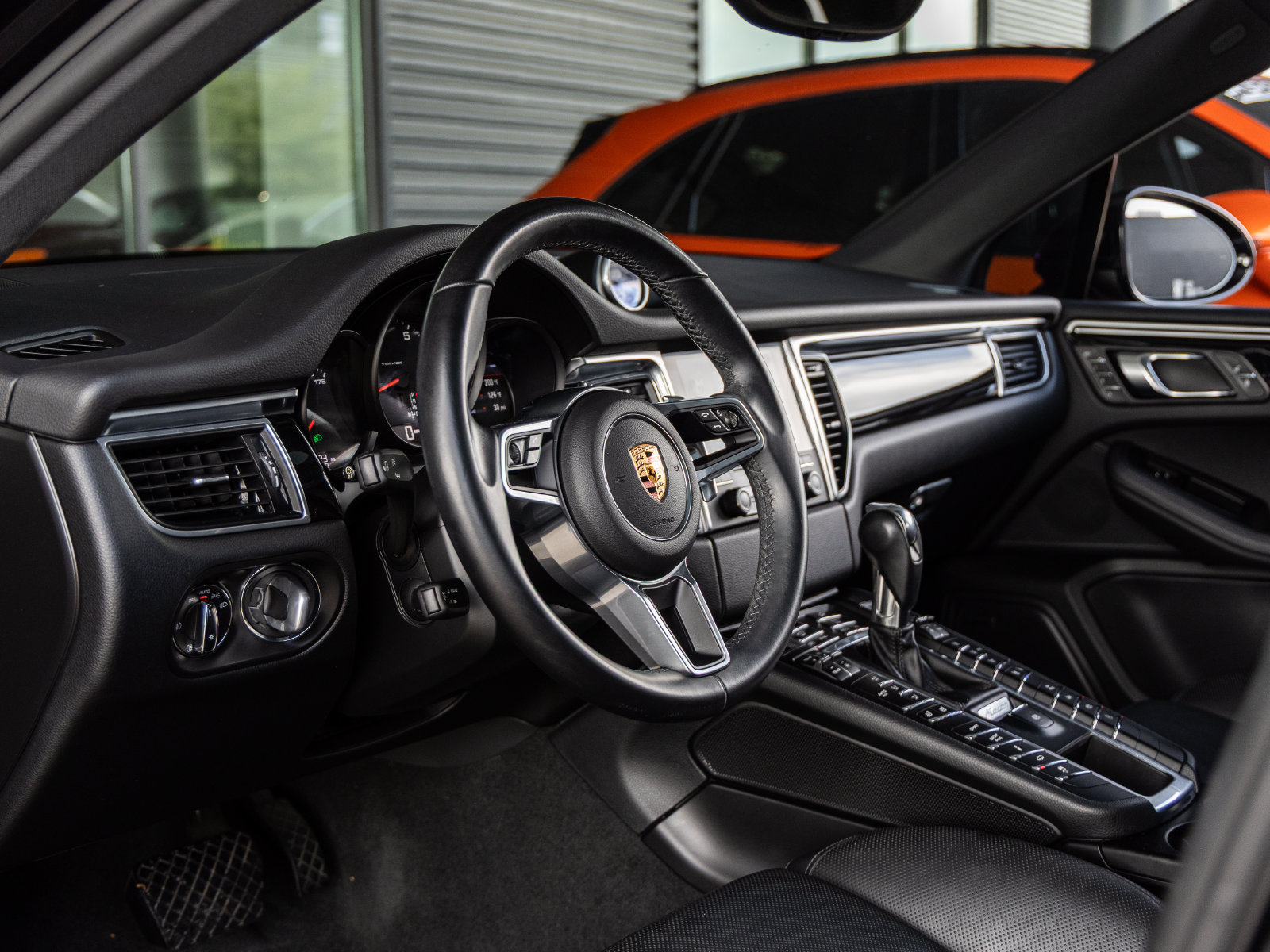 Used 2018 Porsche Macan Sport Edition AWD/4WD image 4