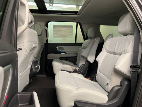 New 2026 Ford Expedition Max Platinum w/ Driver's Package image 35