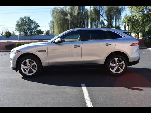 Used 2019 Jaguar F-PACE Premium image 4