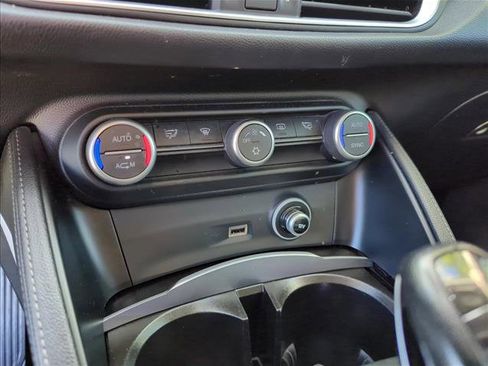 Used 2018 Alfa Romeo Stelvio AWD image 11