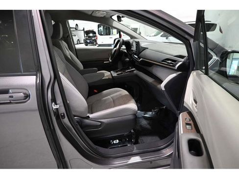 Used 2023 Toyota Sienna LE FWD image 15