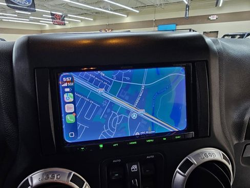 Used 2017 Jeep Wrangler Unlimited Sahara w/ Connectivity Group image 31