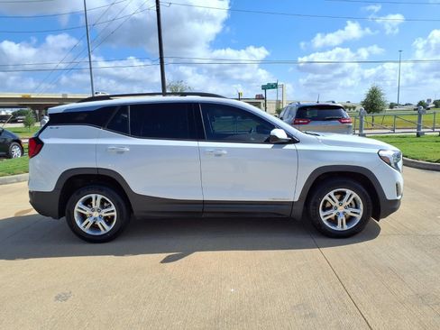Used 2019 GMC Terrain SLE w/ Driver Convenience Package FWD image 8