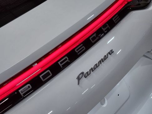 Used 2022 Porsche Panamera image 25