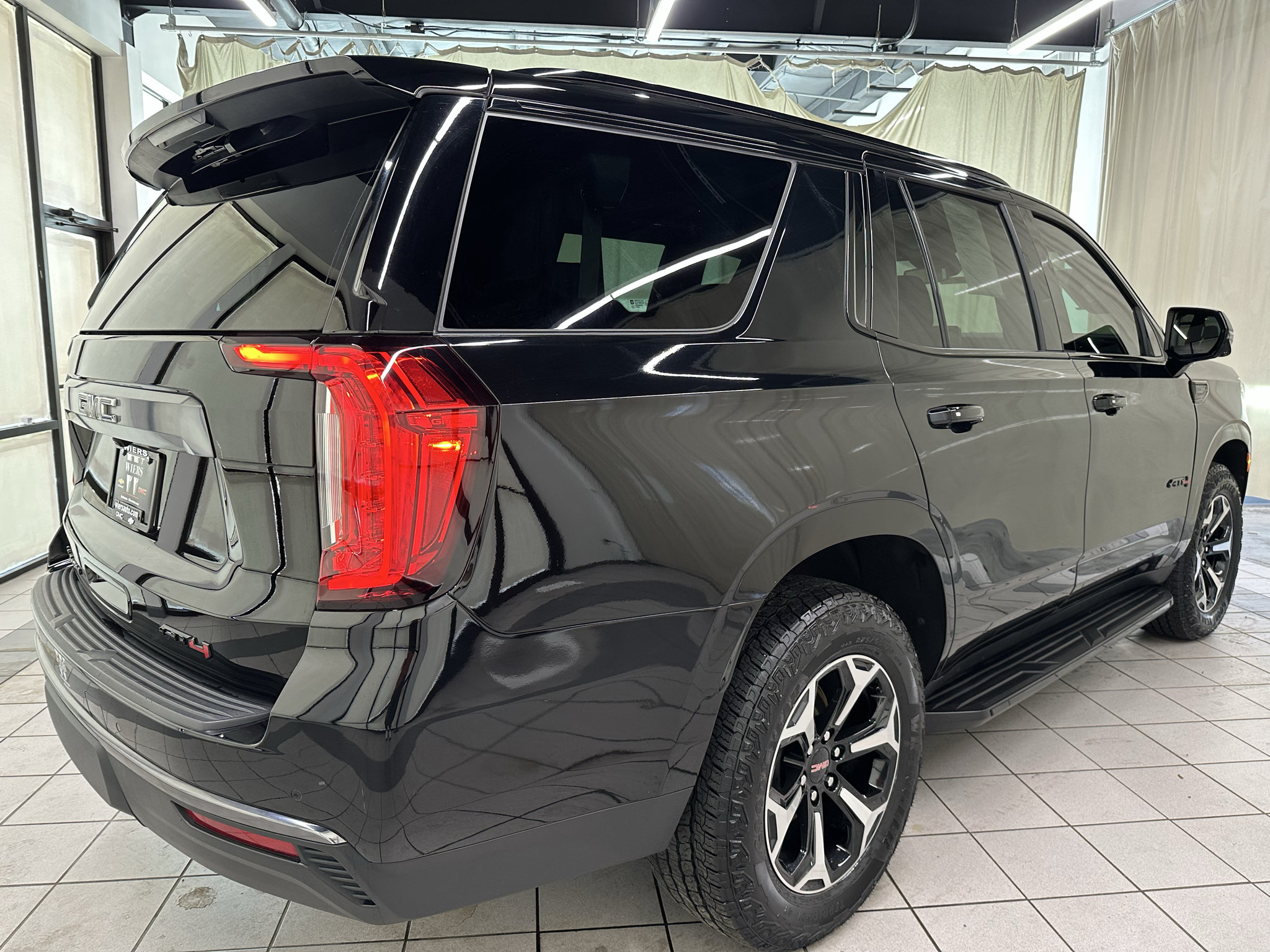Certified 2023 GMC Yukon AT4 w/ Technology Package AWD/4WD image 5