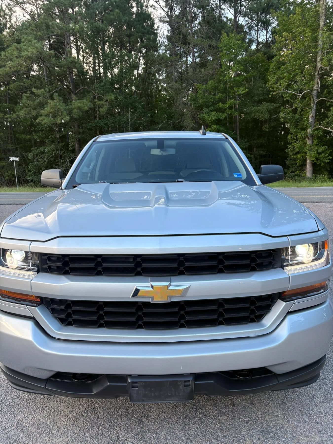 Used 2019 Chevrolet Silverado 1500 Custom w/ Custom Convenience Package AWD/4WD image 10
