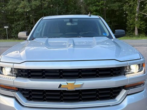 Used 2019 Chevrolet Silverado 1500 Custom w/ Custom Convenience Package AWD/4WD image 10