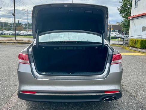 Used 2018 Kia Optima LX w/ 17" Alloy Wheels Package FWD image 25