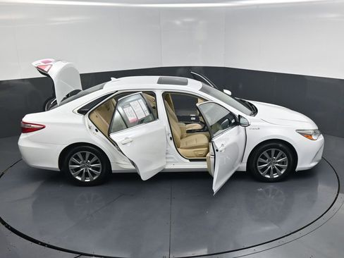 Used 2017 Toyota Camry XLE w/ Moonroof Package FWD image 23