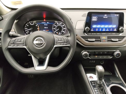 Used 2024 Nissan Altima 2.5 SV image 22