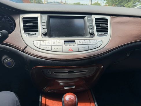 Used 2013 Hyundai Genesis 3.8 w/ Premium Pkg RWD image 21