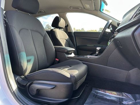 Used 2017 Kia Optima LX w/ Option Group 014 FWD image 19