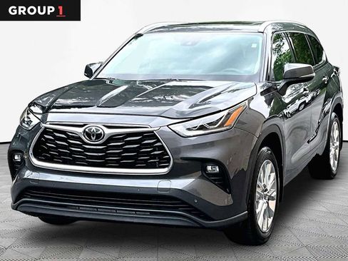 Certified 2025 Toyota Highlander Limited FWD image 1