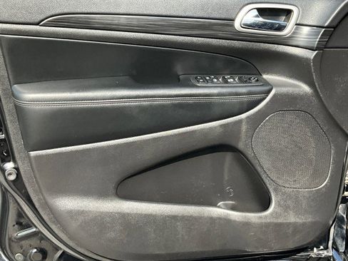 Used 2019 Jeep Grand Cherokee Altitude image 30