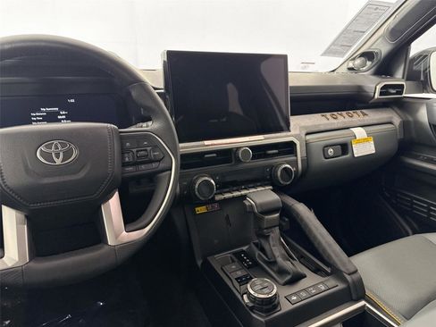 Certified 2025 Toyota 4Runner Trailhunter image 32