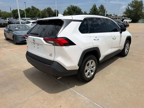 Used 2021 Toyota RAV4 LE AWD/4WD image 5