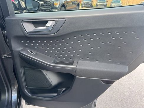 Used 2020 Ford Escape SE image 12