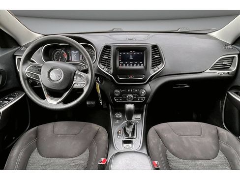 Used 2019 Jeep Cherokee Latitude w/ Popular Appearance Group AWD/4WD image 10