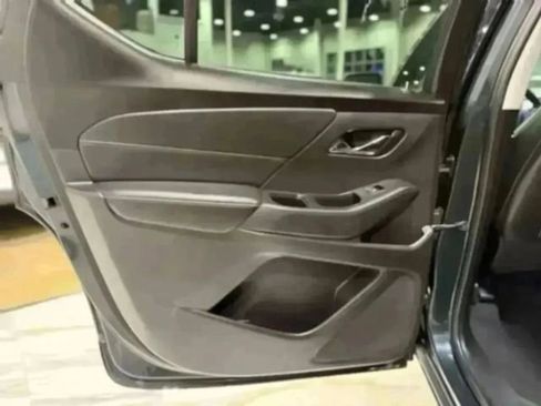 Used 2021 Chevrolet Traverse LT w/ LT Premium Package image 26