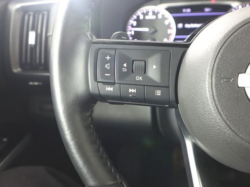 Used 2022 Nissan Pathfinder SL AWD/4WD image 16