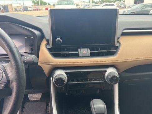 Used 2025 Toyota RAV4 LE AWD/4WD image 15