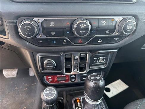Used 2024 Jeep Wrangler Unlimited Rubicon 4xe AWD/4WD image 15