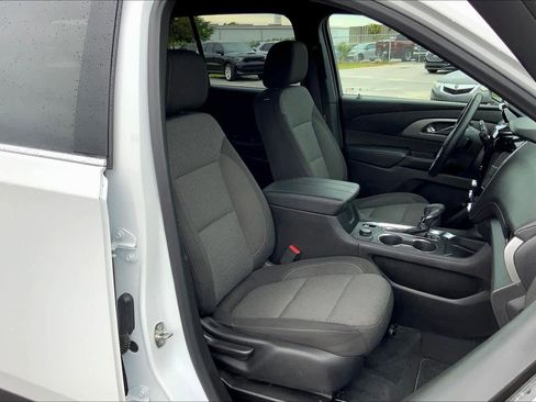 Used 2023 Chevrolet Traverse LT w/ Rear Camera Mirror Package AWD/4WD image 9