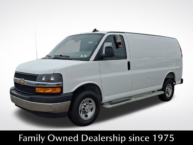 Used 2025 Chevrolet Express 2500 w/ Driver Convenience Package RWD image 3