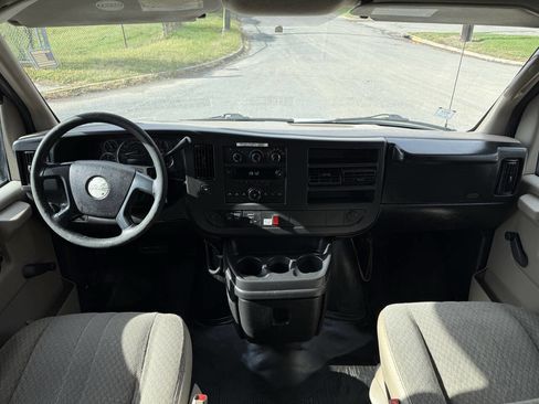 Used 2009 GMC Savana 3500 image 9